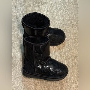 UGG TODDLER CLASSIC BLACK CHUNKY SEQUIN BOOTS SIZE 9